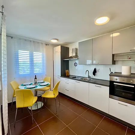 Tian Apartment *